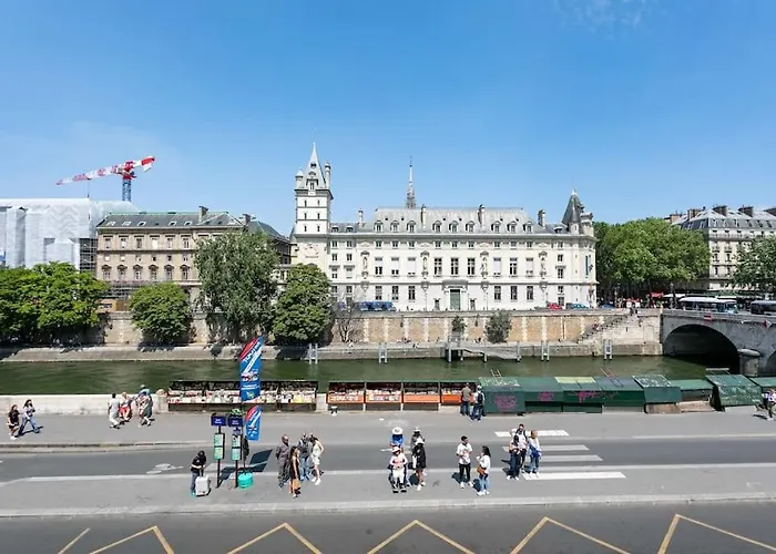 Amazing Flat Views Seine River